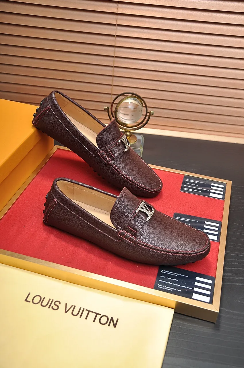 Men's men's shoes 💰420💶 [LV Doudou shoes] (water-dyed cowhide lining) new model is on the market, available on the official website. The new Doudou shoes are processed into single-color materials, and the uppers are made of imported horsehide leather. The body of the shoe is fully hemmed with mark thread, and is lined with imported original cowhide leather. The elegant shoe shape is super suitable for all-matching, and the size is 38-44.